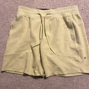 Lululemon At Ease Short 7” inseam